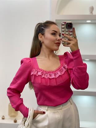 Pembe Tül Detay İnci Çakımlı Triko Bluz