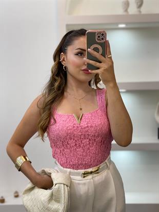 Pembe V Aksesuarlı Dantel Bluz