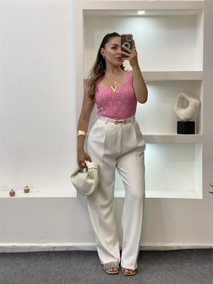 Pembe V Aksesuarlı Dantel Bluz
