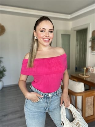 Pembe Yumoş Dokulu Madonna Yaka Triko Bluz