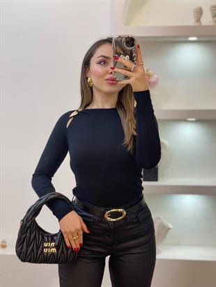 Q Marka Siyah Yaka Gold Aksesuarlı 
