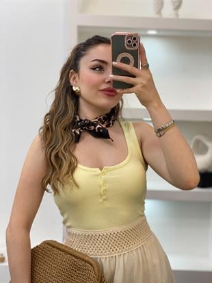 Sarı Düğmeli Fitilli Basic Bluz
