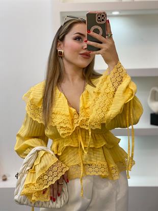Sarı Güpürlü Detay Volanlı Bluz