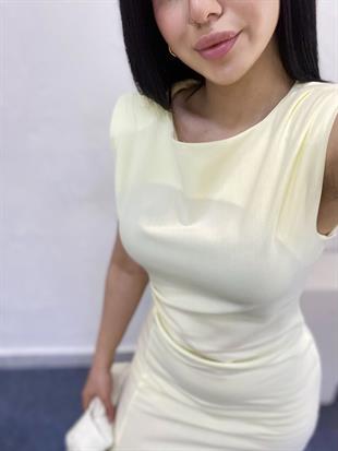 Sarı Renk Yırtmaç Detay Sırt Fermuarlı Elbise