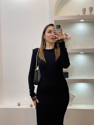 Siyah Dantel Detaylı Elbise