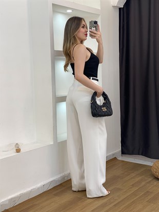 Siyah Dantel Yaka Ayarlanabilir Askılı Triko Bluz