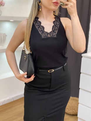 Siyah Dantel Yaka Detaylı Body