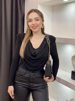 Siyah Degaje Yaka Bluz