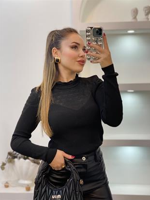 Siyah Desenli Yarım Boğazlı Triko Bluz