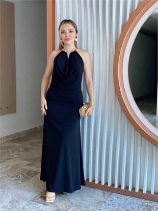 Siyah Fit Gösteren Gold Yaka Aksesuarlı Likralı Elbise