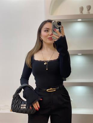 Siyah Geniş Yaka Dantel Detaylı Bluz 