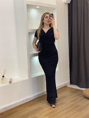 Siyah Gold Broşlu Modal Kumaş Likralı Elbise