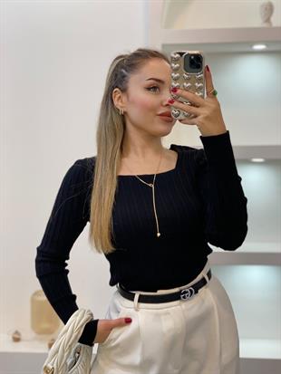 Siyah Kare Yaka Yumoş Dokulu Triko Bluz