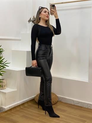 Siyah Kayık Yaka Transparan Bluz