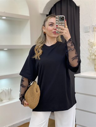 Siyah Kolları Dantel Detaylı Pamuklu Tshirt 