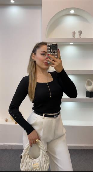 Siyah Kolları Sıralı İnci Detaylı Triko Bluz