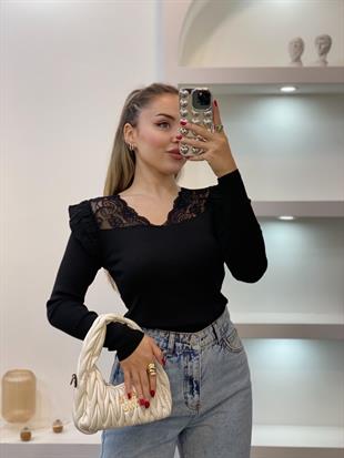 Siyah Kolları Volanlı Dantel Detaylı Triko Bluz