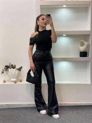 Siyah Kolu Zincirli Model Triko 