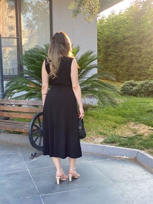 Siyah Kruvaze Yaka Kuşaklı Likralı ,Kalıp Mükemmel Elbise
