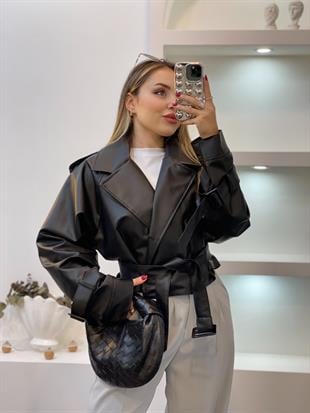 Siyah Kuşaklı Model Deri Ceket