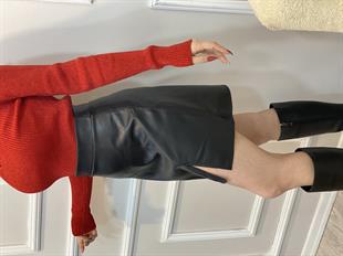 Siyah Mini Yırtmaç Detaylı Deri Etek