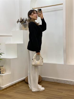 Siyah Nakış Detaylı Kazak