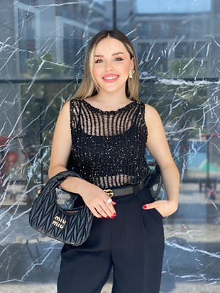 Siyah Pul İşlemeli Kolsuz File Bluz 