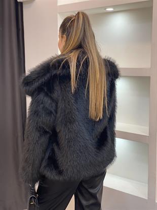 Siyah Renk Geniş Yakalı Kürk