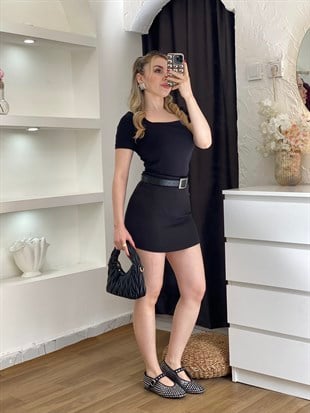 Siyah Sandık Yaka Kısa Kol Basic Bluz