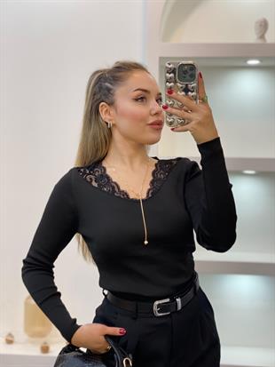 Siyah V Yaka Dantel Detaylı Triko Bluz