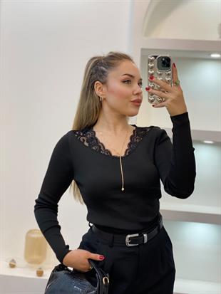 Siyah V Yaka Dantel Detaylı Triko Bluz