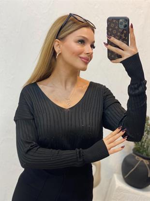 Siyah V Yaka Delikli Model Triko