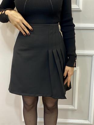 Siyah Yanı Piliseli Arkası Fermuarlı Etek