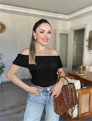 Siyah Yumoş Dokulu Madonna Yaka Triko Bluz