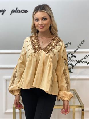 Tasarım Bej V Yaka Nakışlı Bluz
