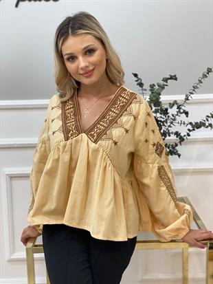 Tasarım Bej V Yaka Nakışlı Bluz