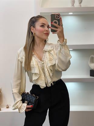 Tasarım Bej V Yaka Önü Volanlı  Bluz 