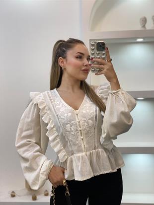 Tasarım Beyaz Fisto Detay Nakışlı Volanlı  Bluz 
