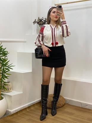 Tasarım Beyaz Örgü Modelli Ponpon Detay Triko Kazak