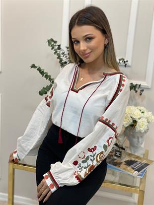 Tasarım Beyaz Üzerine Çiçek Nakış Detaylı Bluz