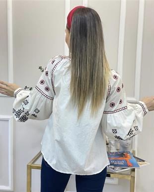 Tasarım Beyaz Üzerine Çiçek Nakışlı Ceket 