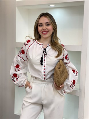 Tasarım Beyaz Üzerine Kırmızı Gül Nakışlı Bluz