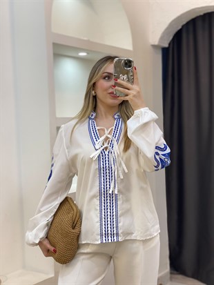 Tasarım Beyaz Üzerine Mavi Nakışlı Bluz