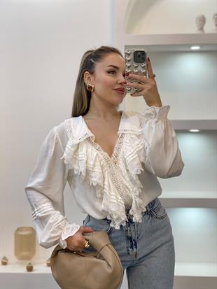 Tasarım Beyaz V Yaka Önü Volanlı  Bluz 