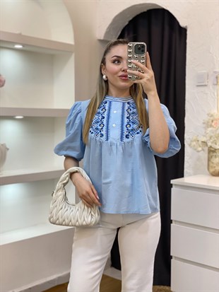 Tasarım Mavi Nakışlı Önü Düğmeli Model Bluz 