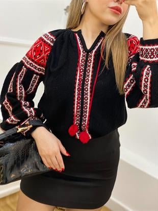 Tasarım Siyah Örgü Modelli Ponpon Detay Triko Kazak