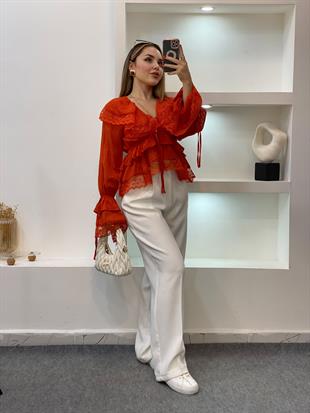 Turuncu Güpürlü Detay Volanlı Bluz