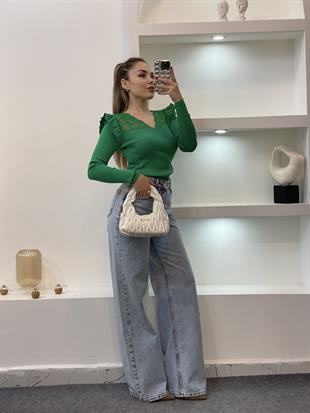Yeşil Kolları Volanlı Dantel Detaylı Triko Bluz