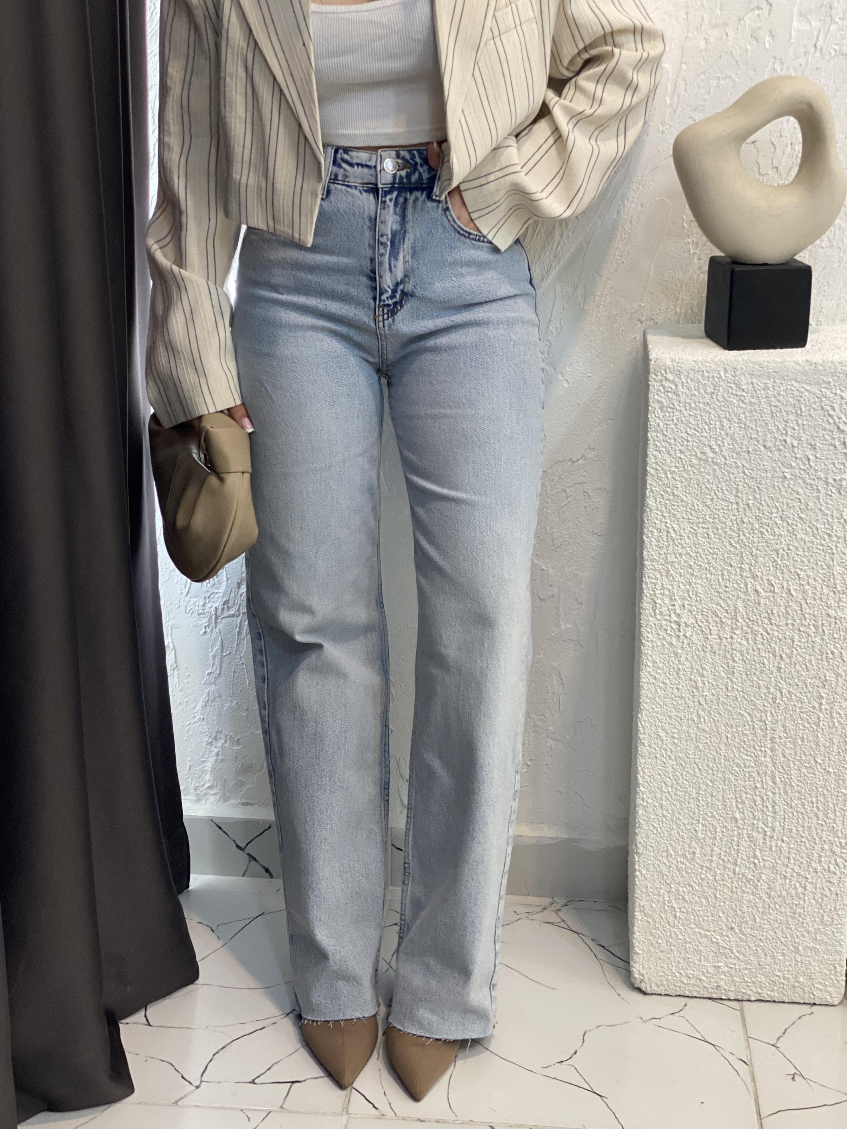  Buz Mavi Kesik Paça Straight Jean 