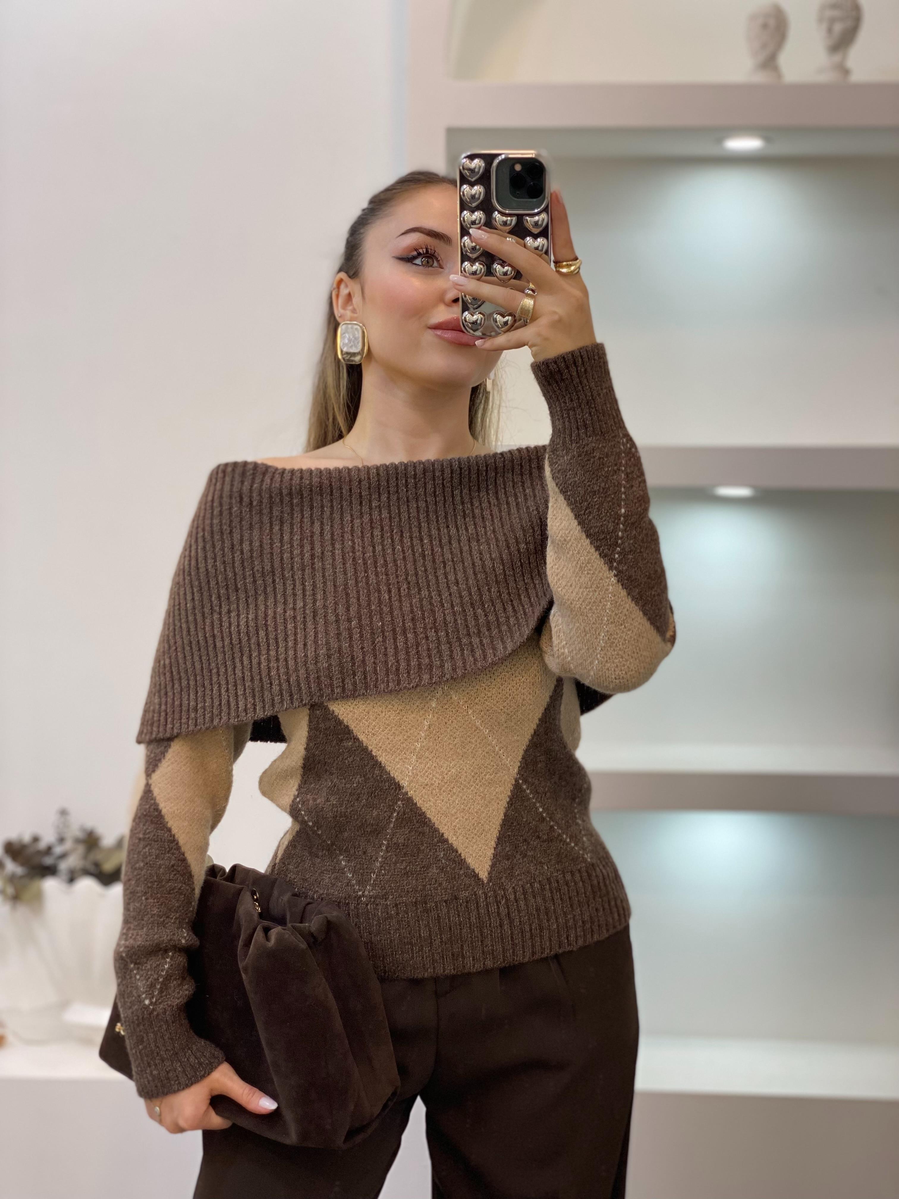 Baklava Desenli Madonna Yaka Kazak